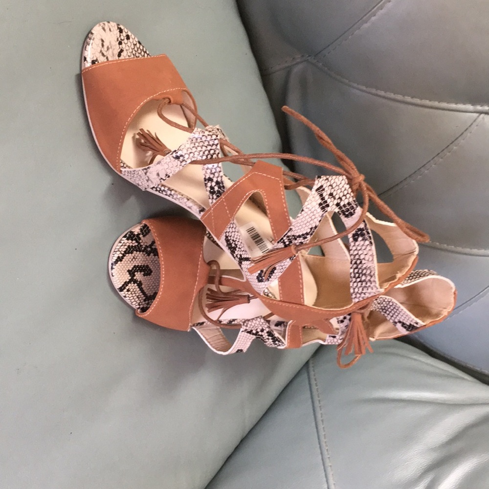 Shoe. Head Over Heels. Size 8